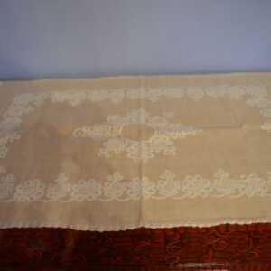 Față de masă, cusut manual cu trandafir, alb-0